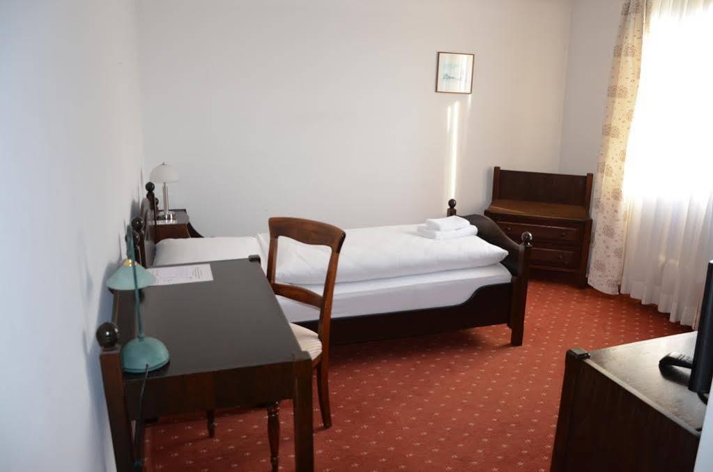 Hotel Zur Traube Moglingen Eksteriør bilde