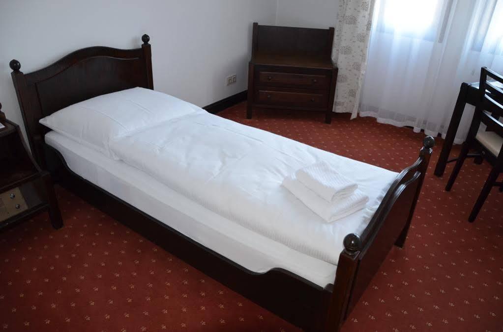 Hotel Zur Traube Moglingen Eksteriør bilde
