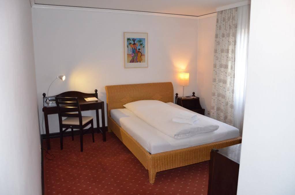 Hotel Zur Traube Moglingen Eksteriør bilde