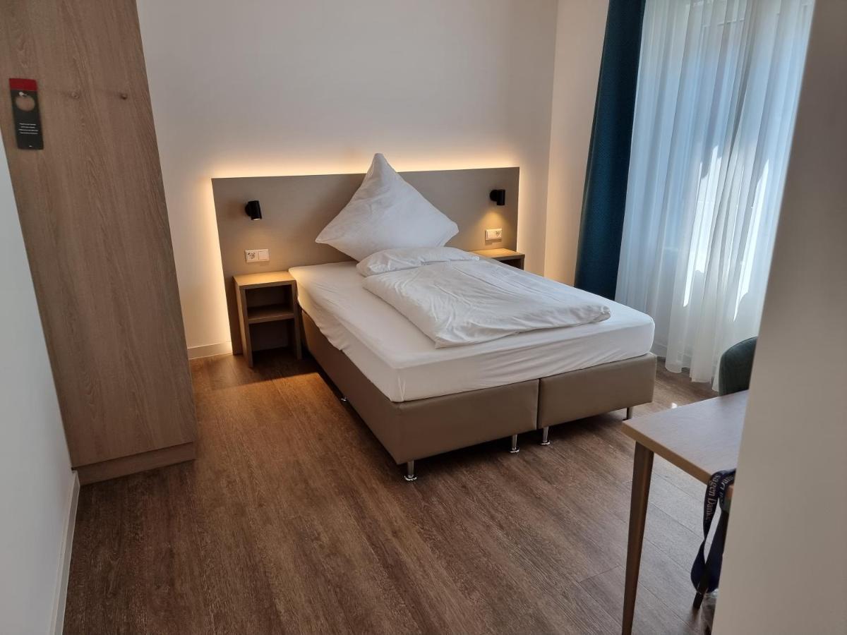 Hotel Zur Traube Moglingen Eksteriør bilde